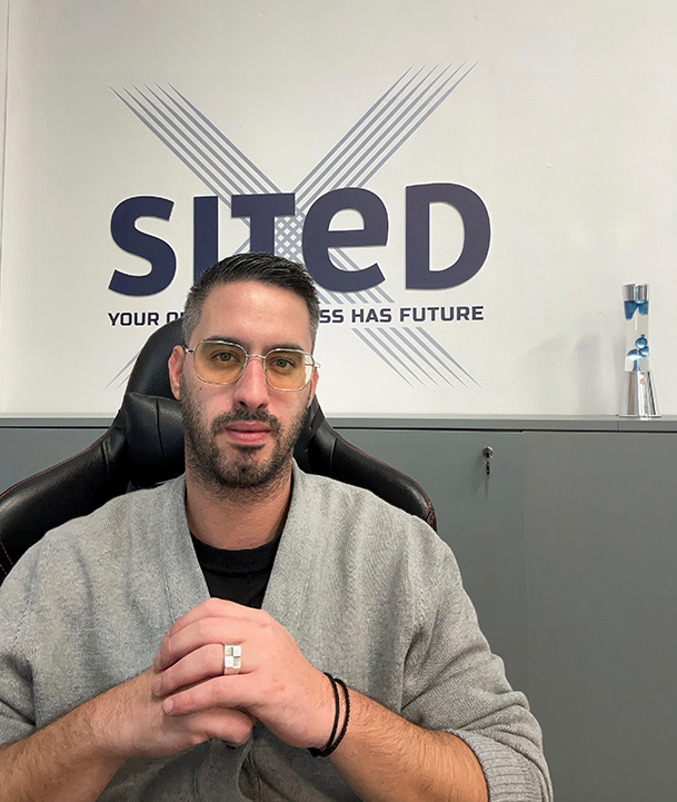 Ιδρυτής της XSITED σε επαγγελματικό περιβάλλον web development στην Αθήνα